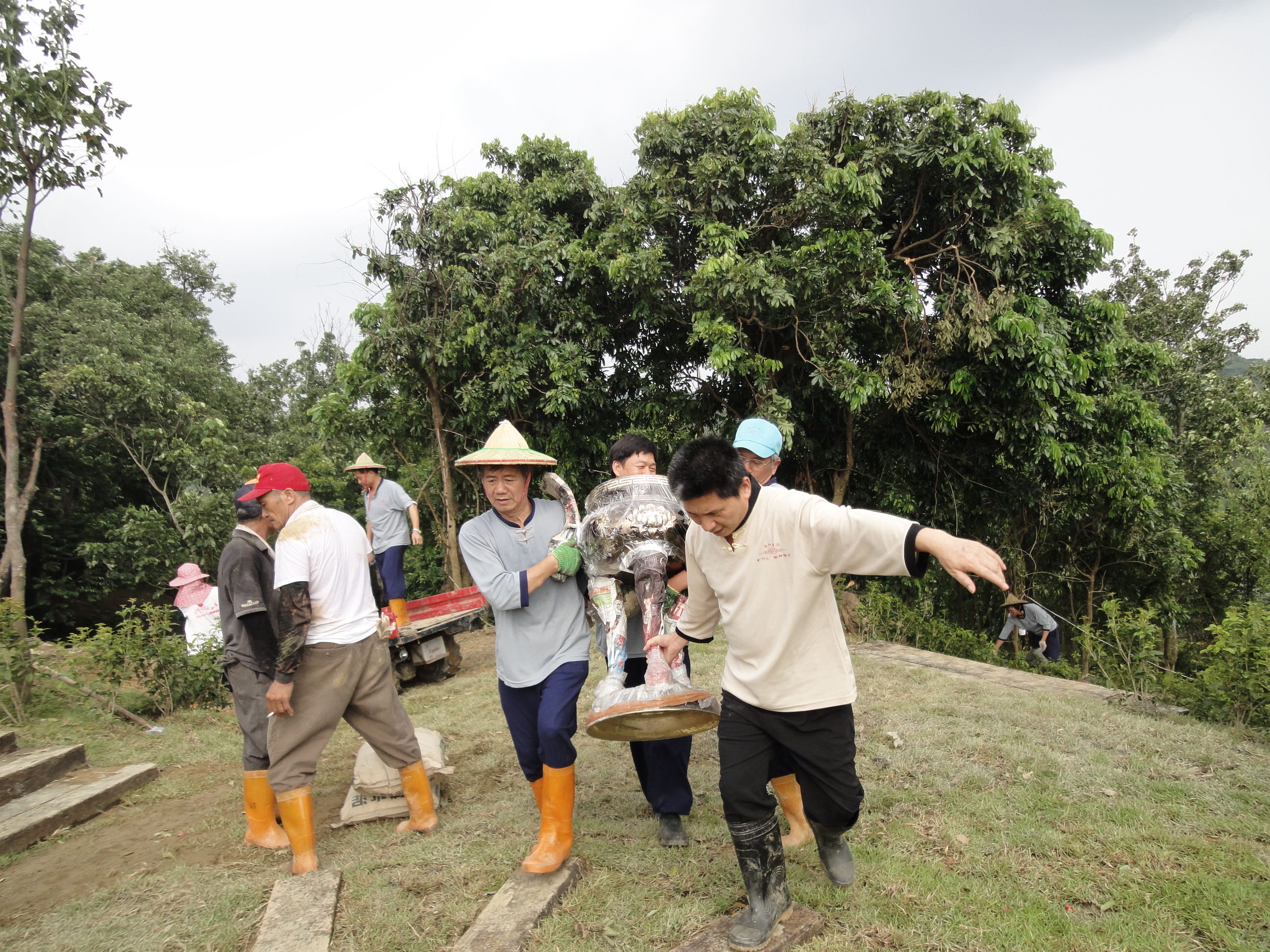 薪火相傳・歷史足跡—從荒蕪到聖殿，一部願力與汗水交織的史詩