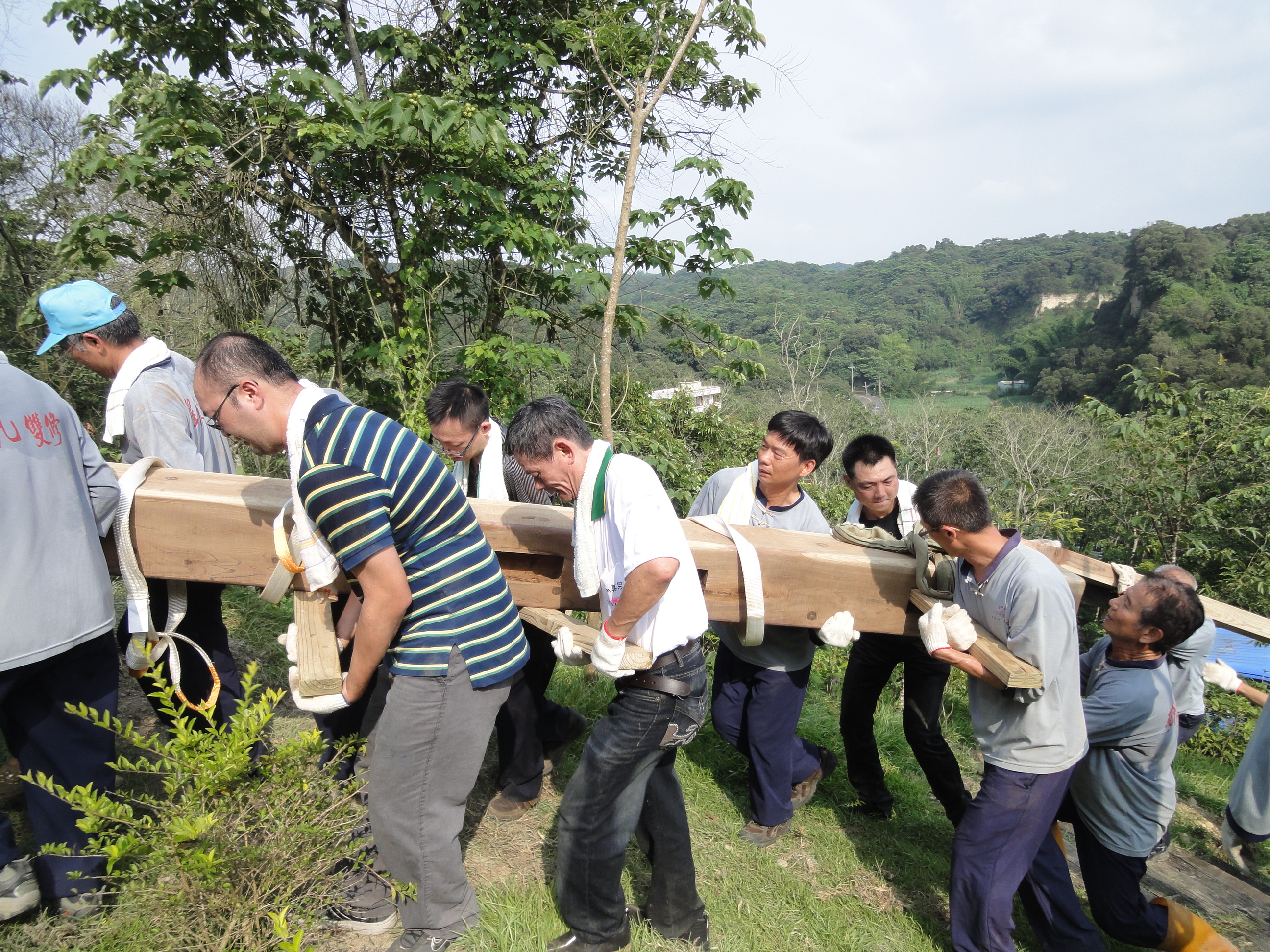 薪火相傳・歷史足跡—從荒蕪到聖殿，一部願力與汗水交織的史詩