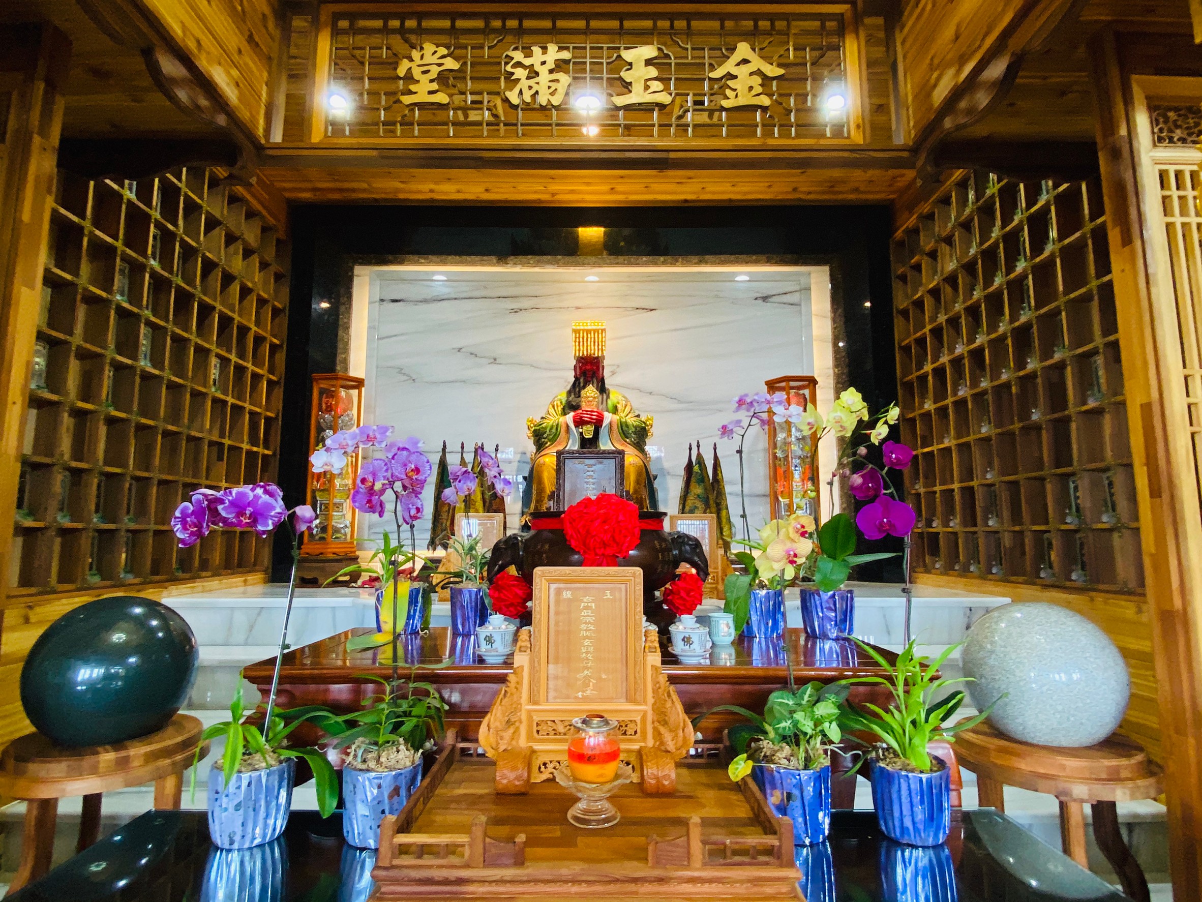 薪火相傳・歷史足跡—從荒蕪到聖殿，一部願力與汗水交織的史詩